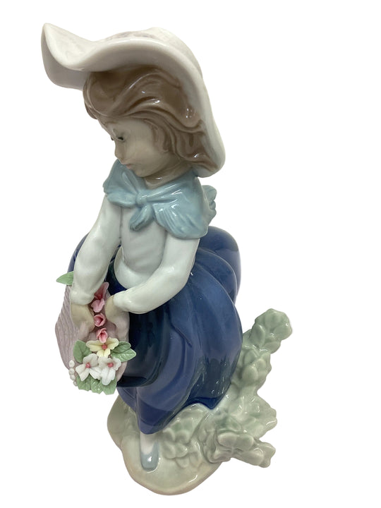 Lladró “Pretty Pickings” Figurine