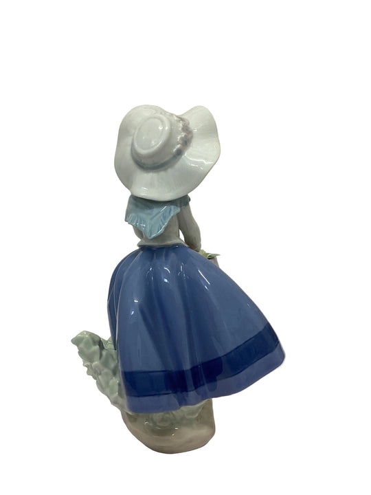 Lladró “Pretty Pickings” Figurine