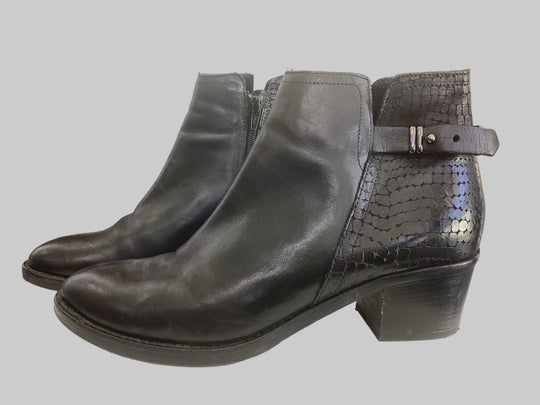 Progetto” leather women’s ankle boots