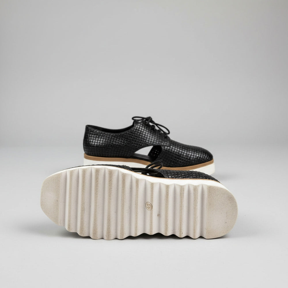 Minx "Vidi Black Stud" Womens Shoes