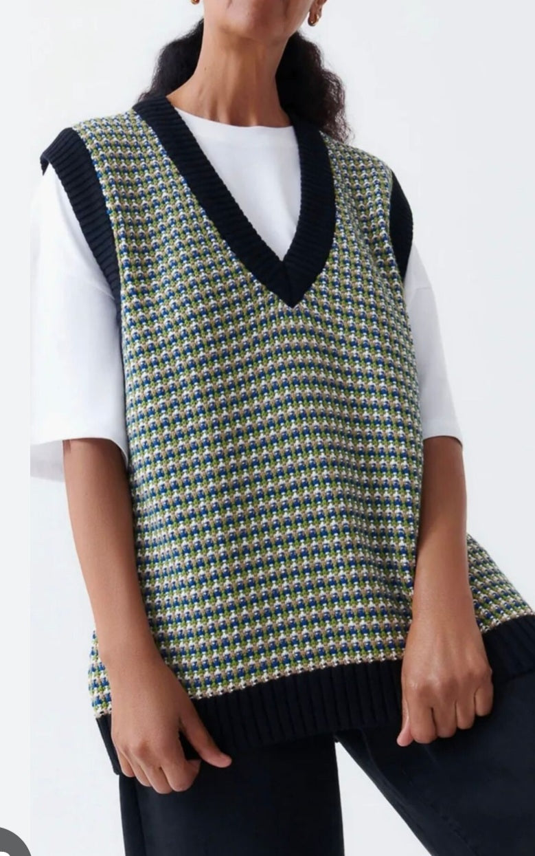 kowtow Oversized Organic Cotton -Blanket Vest -Size L